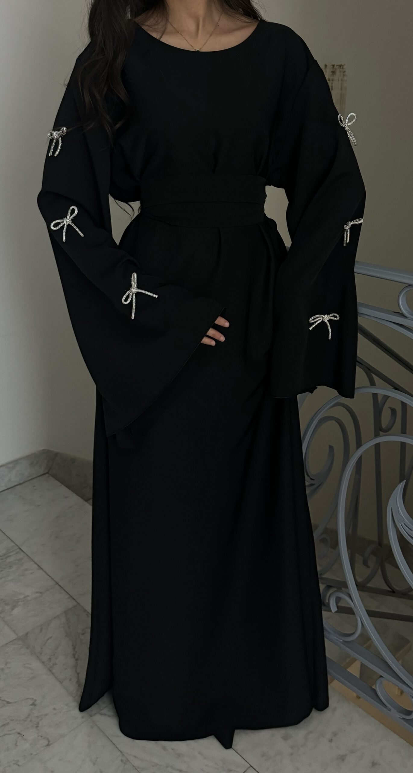 Abaya à noeud argenté [NOIR]