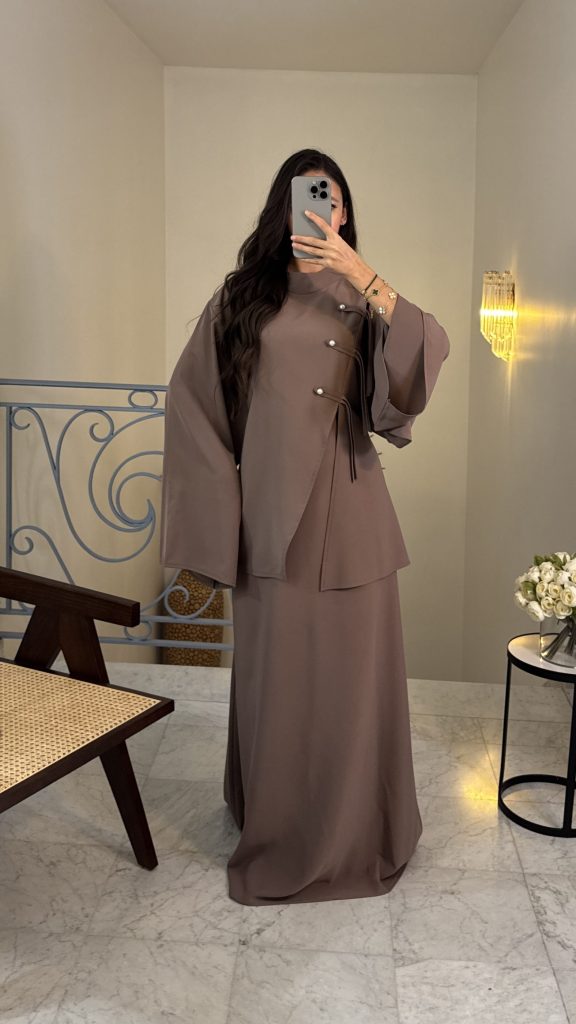 عباءة مزينة باللآلئ [TAUPE]