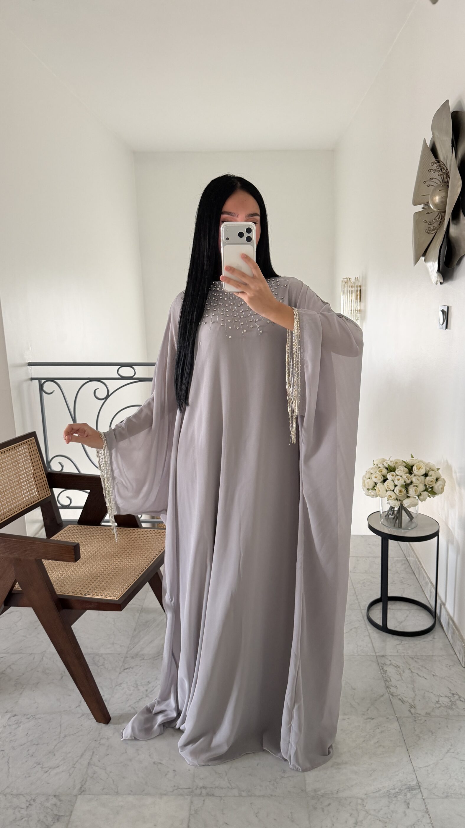 Abaya en mousseline à strass GRIS – Image 3