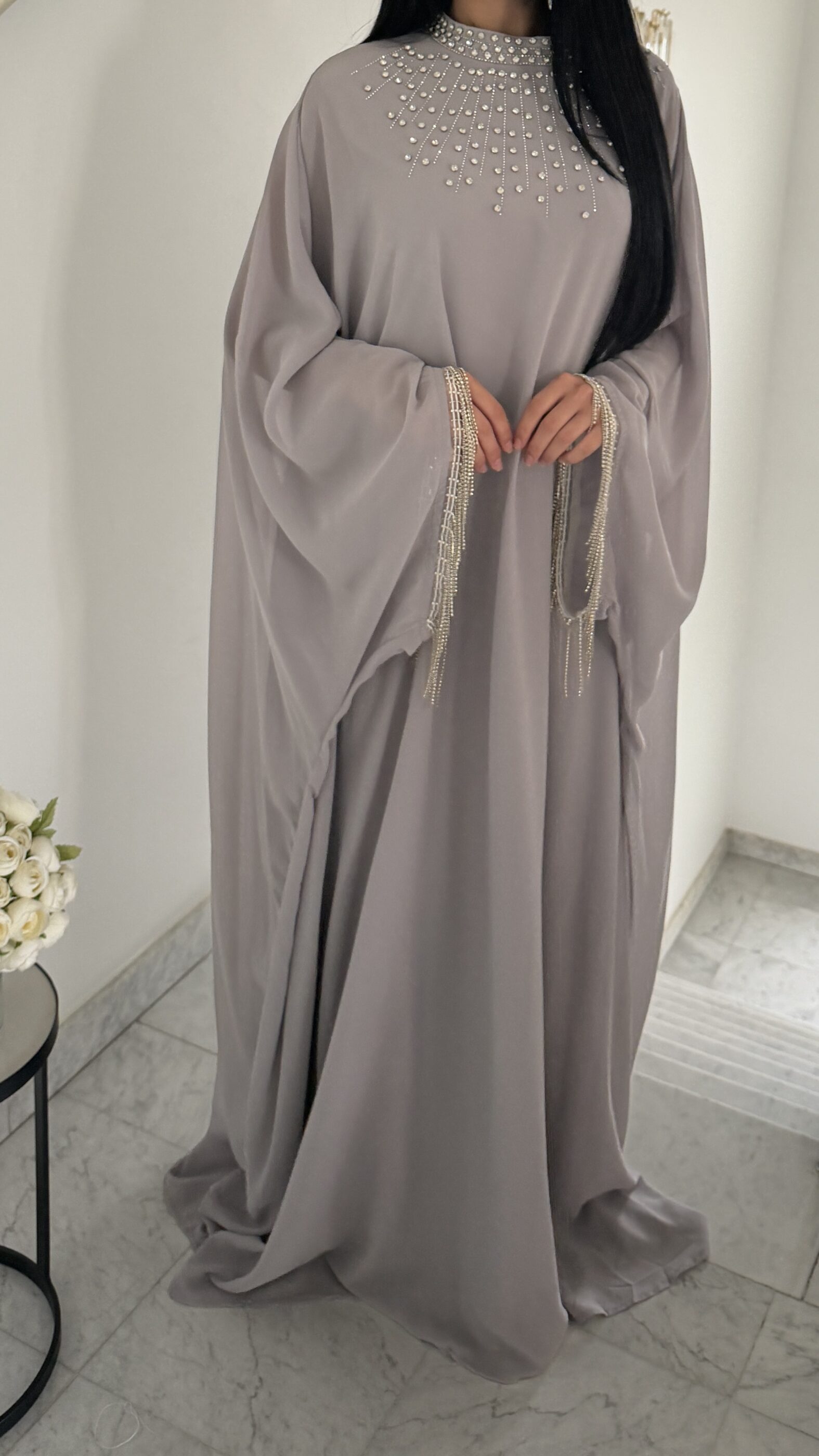 Abaya en mousseline à strass GRIS – Image 6