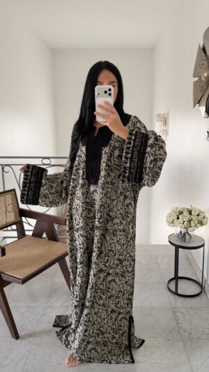 Jellaba artisanale en satin jacquard [NOIR]