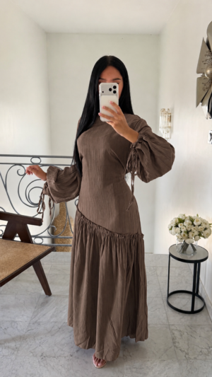 Robe longue astmétrique lacets au dos [MARRON]