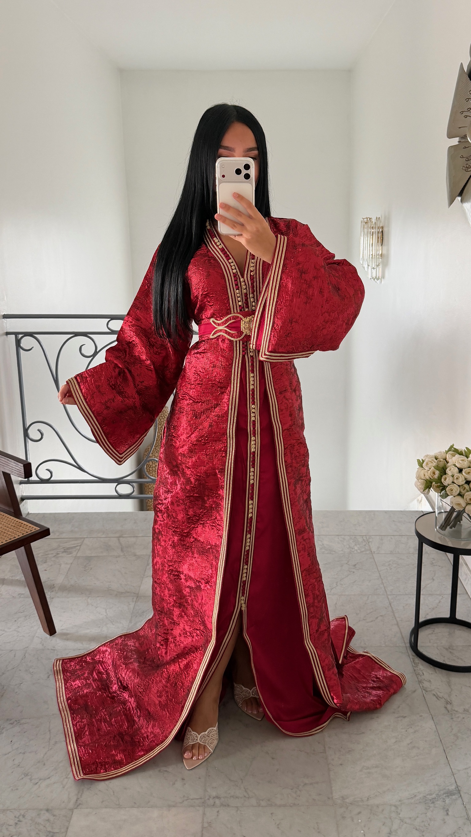 Caftan en brocard {ROUGE} – Image 3