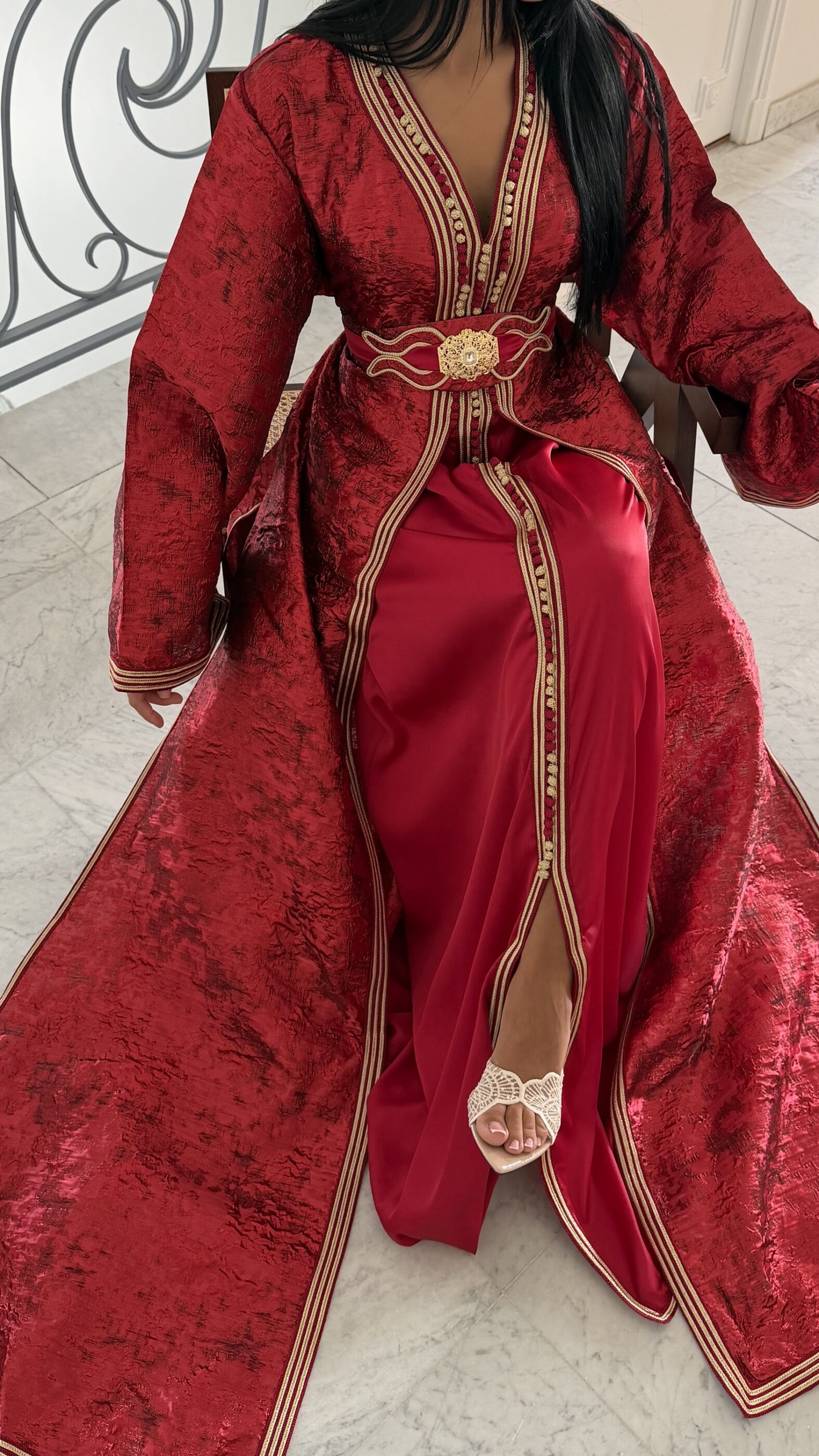 Caftan en brocard {ROUGE} – Image 2